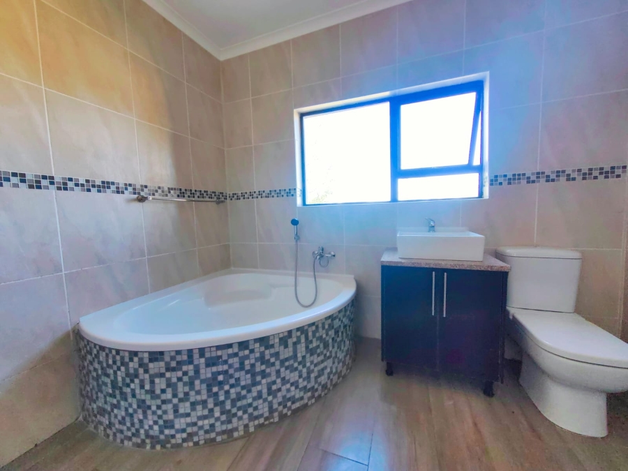 5 Bedroom Property for Sale in Grimbeeck Park North West